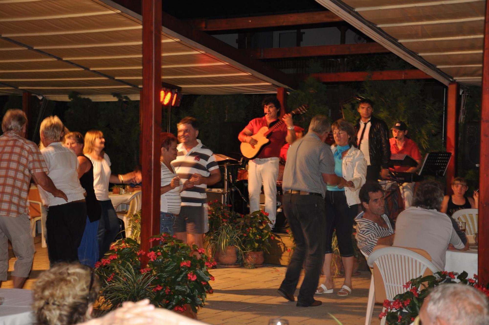 Hotel Melis Балатонлеле Екстериор снимка