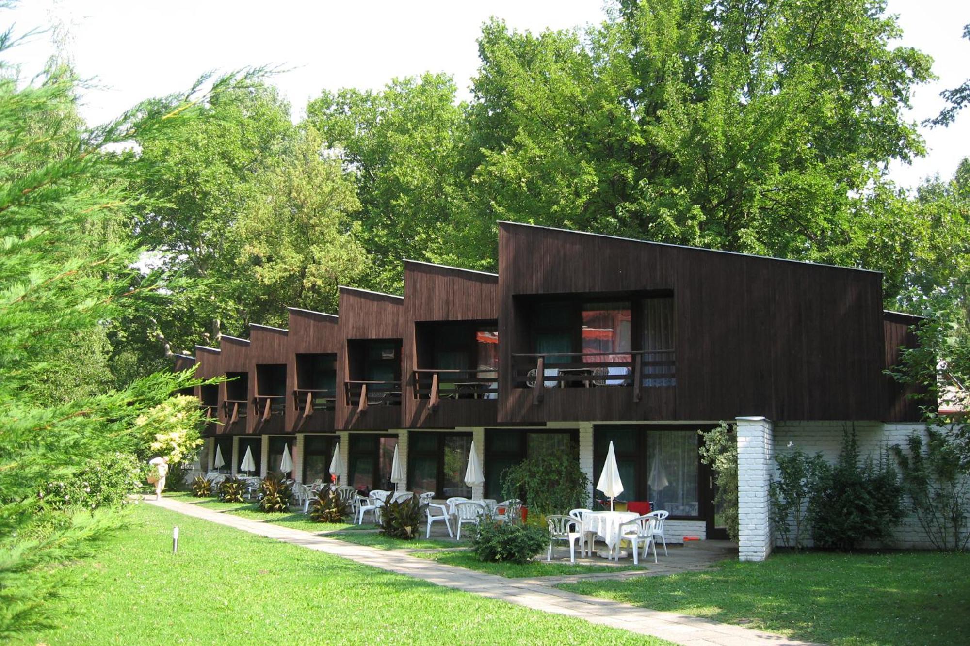 Hotel Melis Балатонлеле Екстериор снимка
