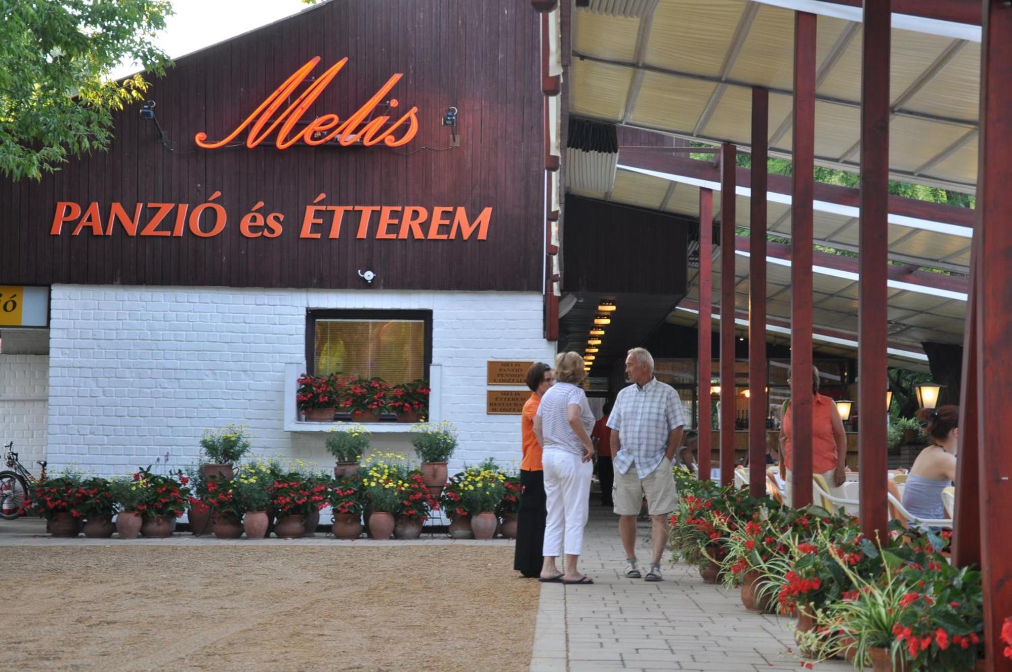 Hotel Melis Балатонлеле Екстериор снимка