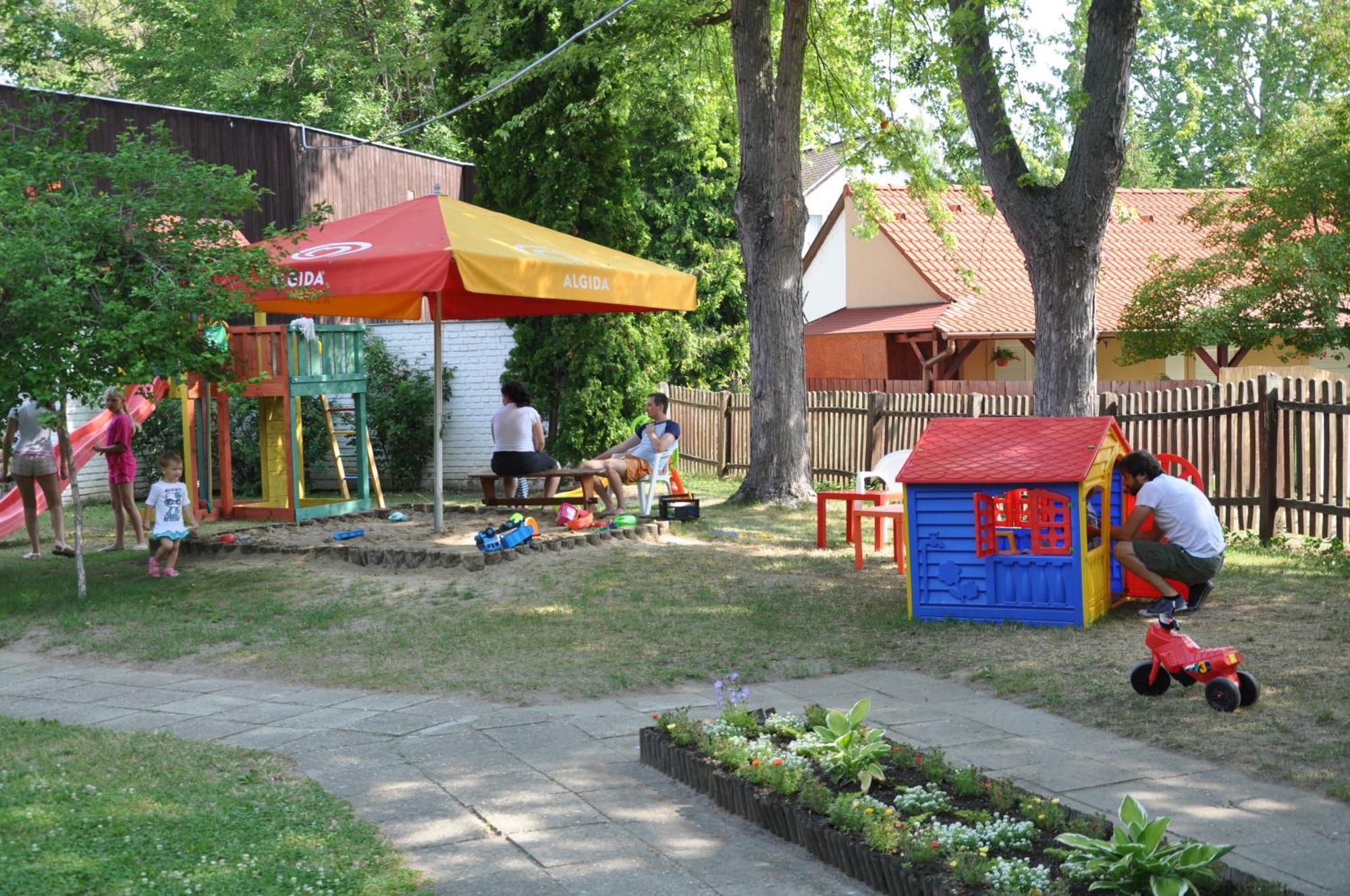 Hotel Melis Балатонлеле Екстериор снимка