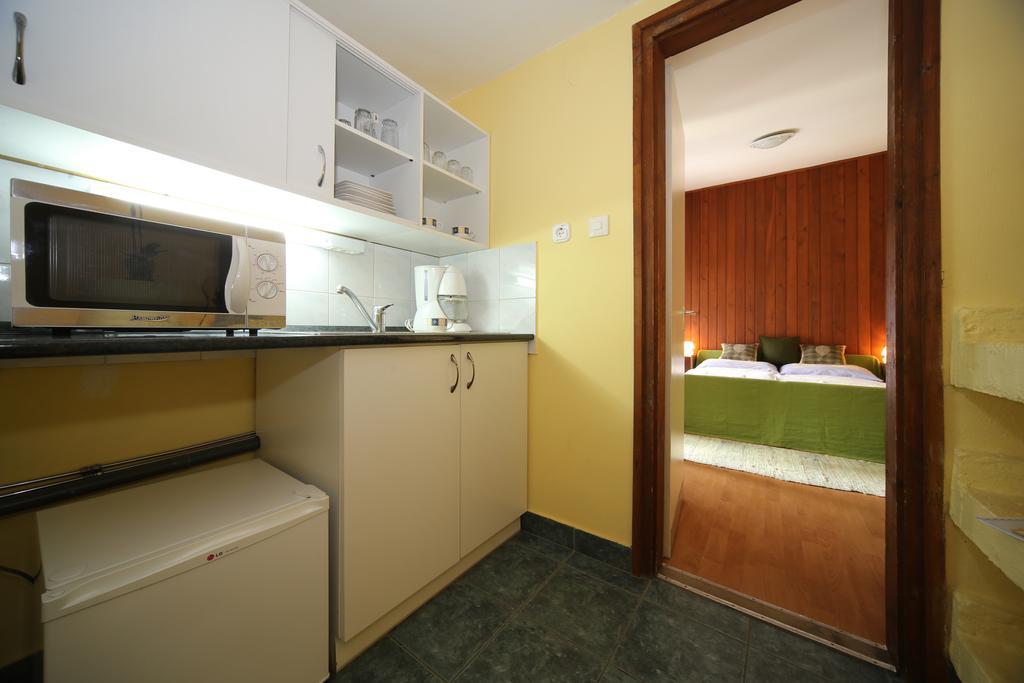 Hotel Melis Балатонлеле Екстериор снимка