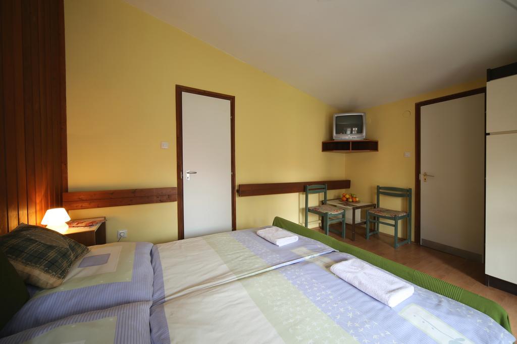 Hotel Melis Балатонлеле Екстериор снимка